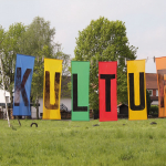 Kultur im Dorf (Ortseingang)